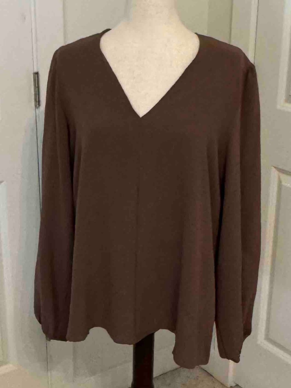 Jodifl V-Neck Brown Top Size M